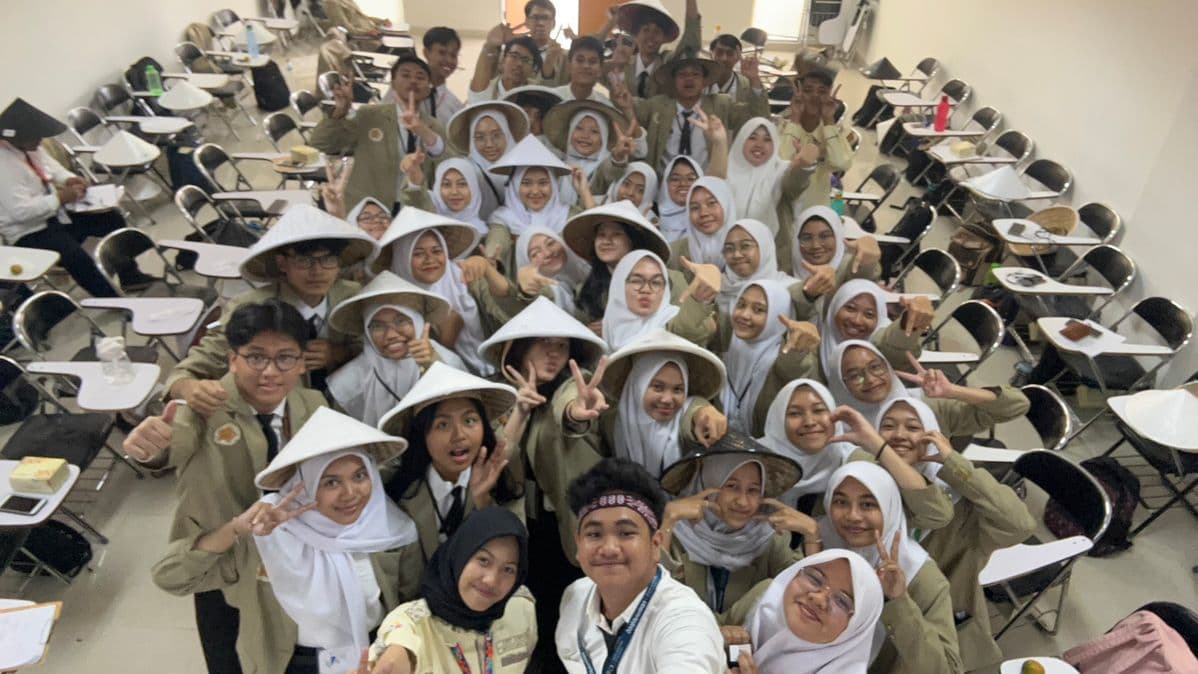 mahasiswa universitas gajah mada berhasil lulus kuliah